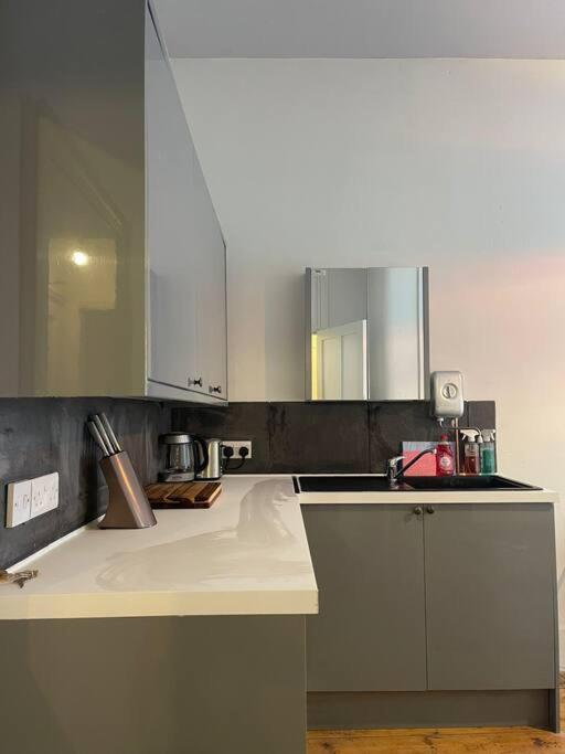 Apartamento 4 Quiet Compact Studio With Garden View - Best Location - Comfortable - Quiet Brighton Exterior foto